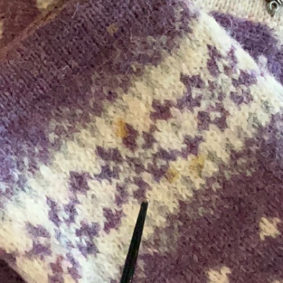 Beautiful 100% Wool Sweater - Picture 16 of 16